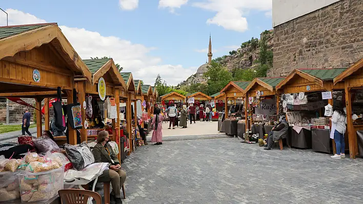 Maharetli Eller Talas'ta sevenleriyle buluşuyor