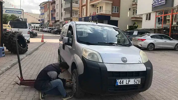 Malatya'da bahar yoğunluğu: Lastik değişimi başladı!