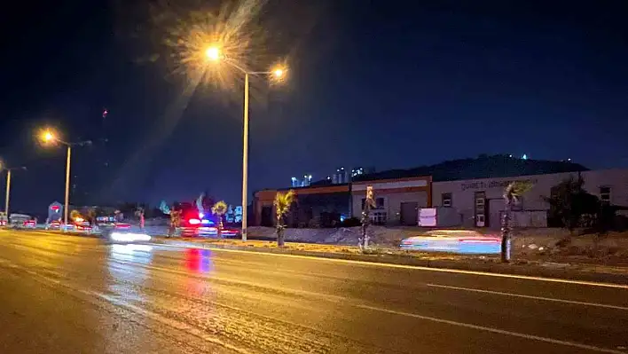 Markete gitmek isteyen anne ve kıza araç çarptı!