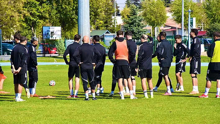 Mavi-Siyahlılar 3 puan için sahaya çıkıyor