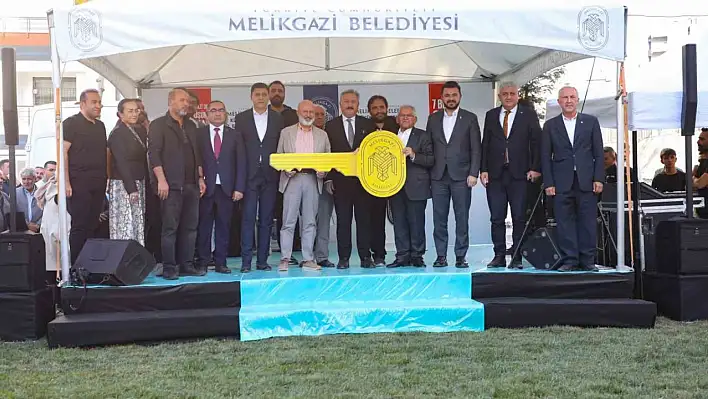 Melikgazi Belediyesi Battalgazi'de 300 daireyi hak sahiplerine teslim etti!
