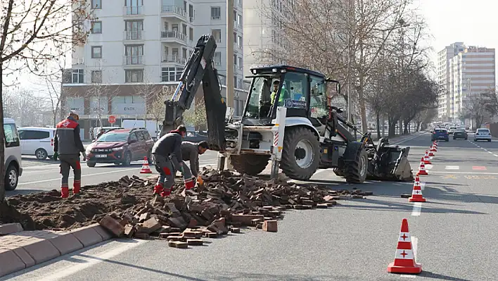 Melikgazi'de ağaçlandırma çalışmaları sürüyor!