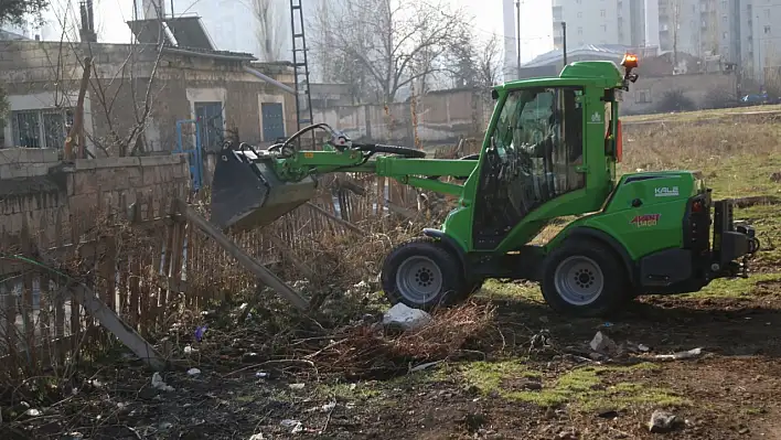 Melikgazi'de bahar temizliği devam ediyor