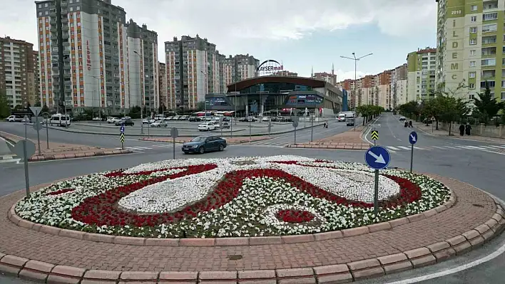 Melikgazi çiçeklerle süslendi