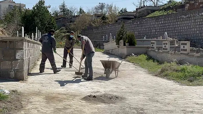 Melikgazi'de mezarlıklara bayram temizliği yapıldı