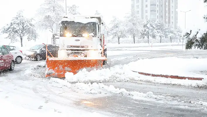 Melikgazi'de yol açma ve tuzlama çalışmaları başladı!