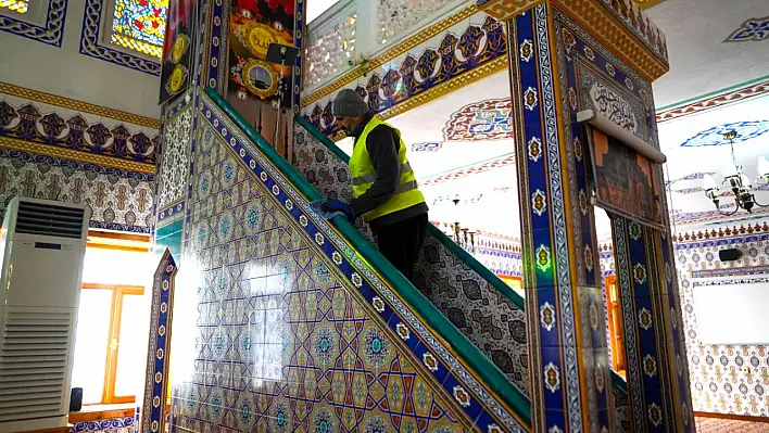 Melikgazi'den, Ramazan Ayı öncesi̇ camilerde kapsamlı temizlik