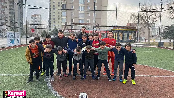 Melikgazi'nin futbol kursu ile çocuklar daha verimli zaman geçiriyor