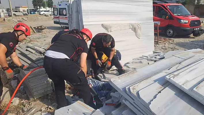 Mermer bloklar devrildi:  İki işçi yaralandı!
