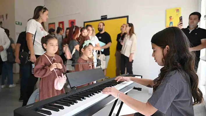 Kız çocukları yeteneklerini sahneledi