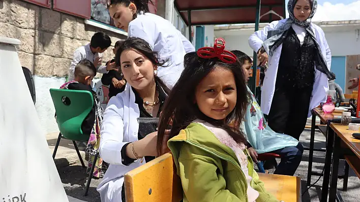 Meslek liseli öğrenciler kırsal mahallede unutulmaz bir gün yaşattı