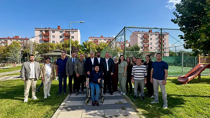 MHP Melikgazi'den Çocuk Evleri Sitesi'ne anlamlı ziyaret