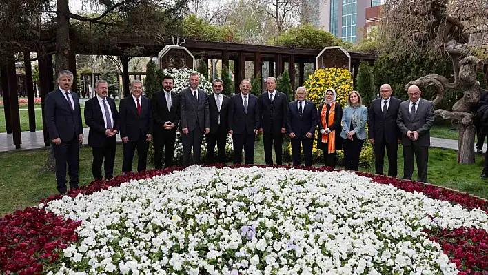 Milletvekili adayları Büyükkılıç'ın makamını ziyaret etti