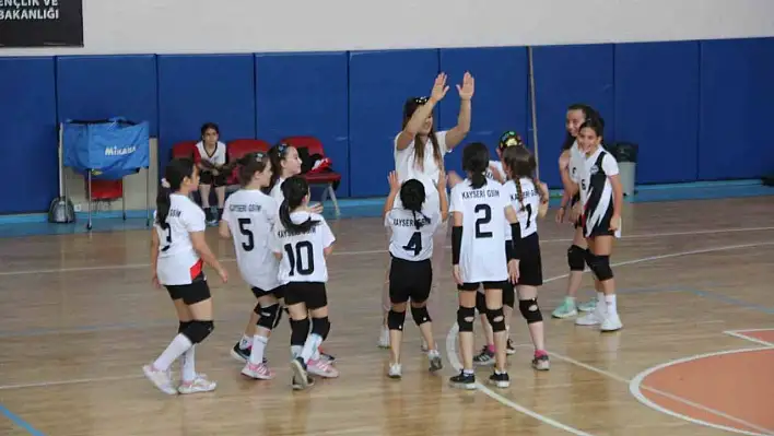 Kayseri'de Voleybol Şenliği Başladı!