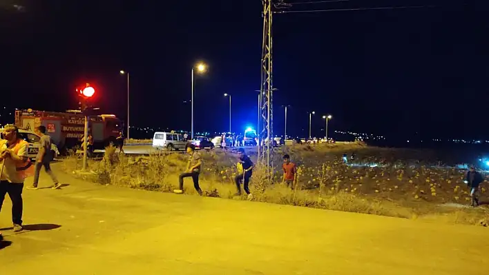 Minibüse çarptı tarlaya uçtu