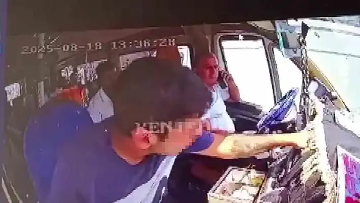 Minibüste kapkaç: Araç kırmızı ışıkta durunca paraları alıp kaçtı