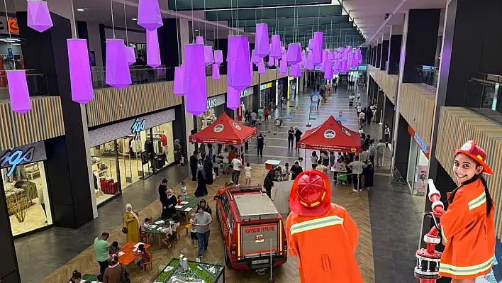 Minik kahramanlar yangına karşı sahnede! O AVM'de sıra dışı tatbikat