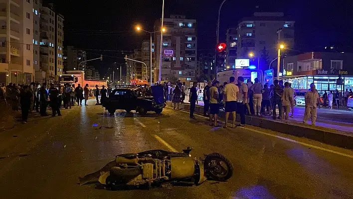 Adana'da trafik kazası - Çok sayıda yaralı var!