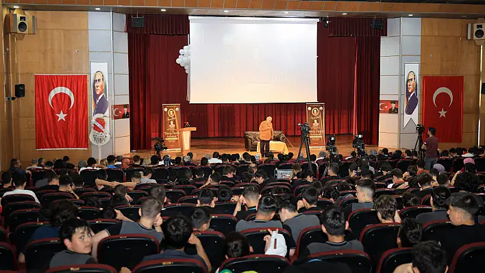 Necip Fazıl Kısakürek Kayseri'de anıldı - Vakkasoğlu, büyük üstadı anlattı!