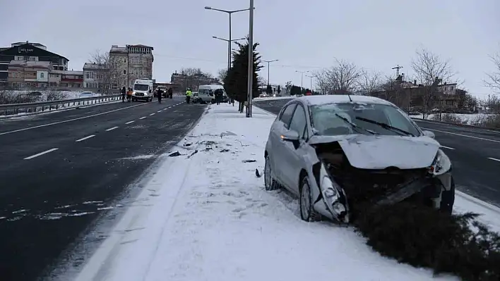 6 araç birbirine girdi: 3 yaralı