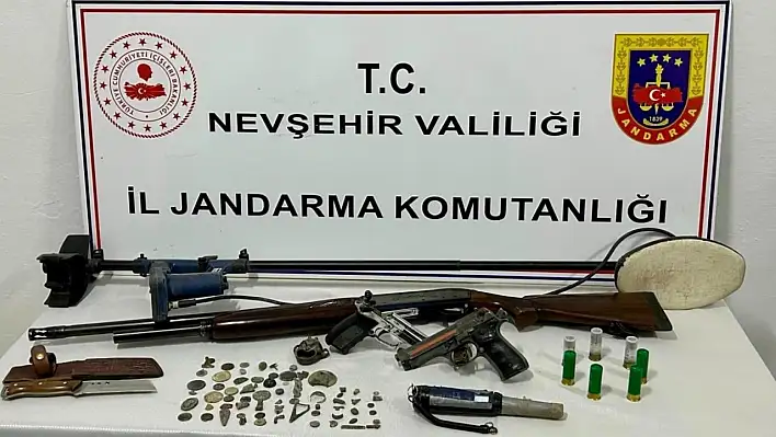 Nevşehir'de tarihi objeler ve sikke ele geçirildi