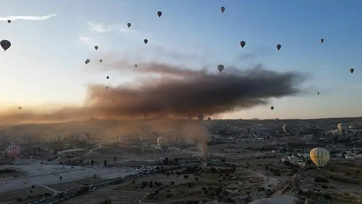 Nevşehir'de depoda yangın: Dumanlar sıcak hava balonları ile havaya yükseldi