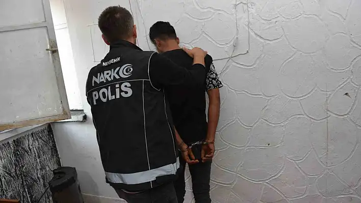 Helikopter destekli narkotik operasyonu: 61 gözaltı