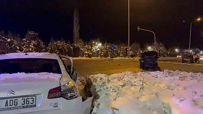 Nevşehir'de trafik kazası! Kontrolsüz geçiş kazaya neden oldu