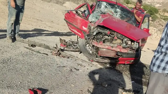 Otomobil ve minibüs çarpıştı - Ölü ve yaralılar var!