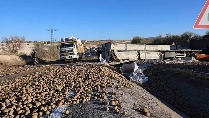 Nevşehir-Gülşehir yolunda kaza: Patates dolu tır devrildi