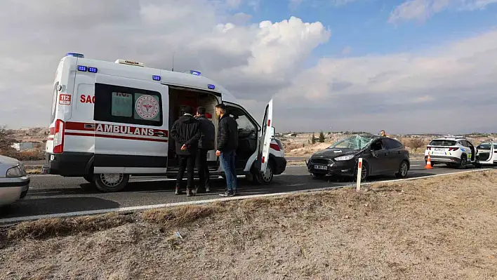 Nevşehir'de trafik kazası: Araç yoldan çıktı, refüje düşerek savruldu!