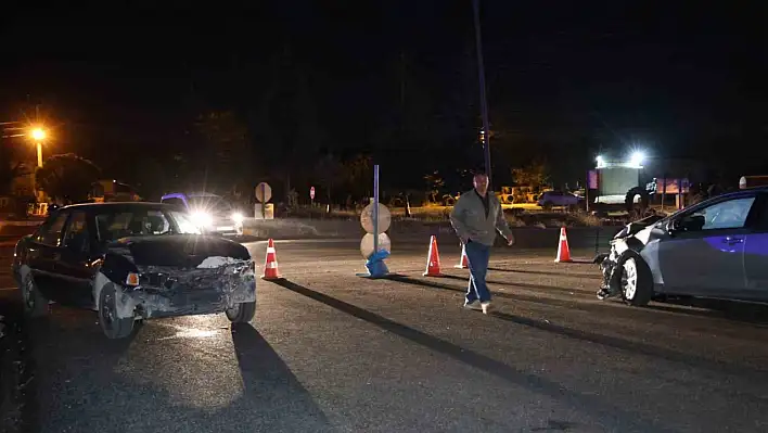 Kapadokya yolunda korkutan kaza -  Turistler yaralandı!