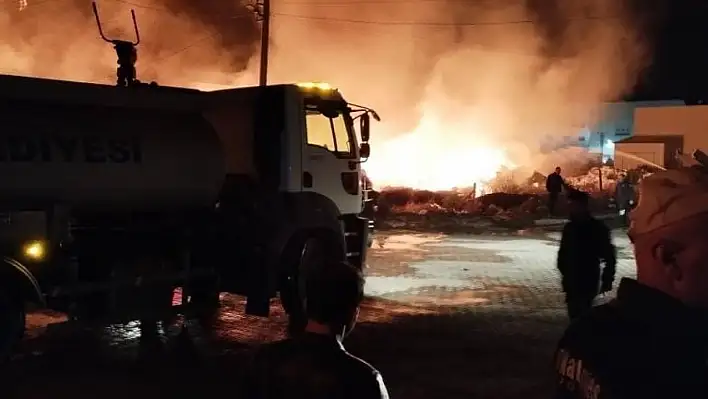 Niğde'de geri dönüşüm fabrikasında yangın