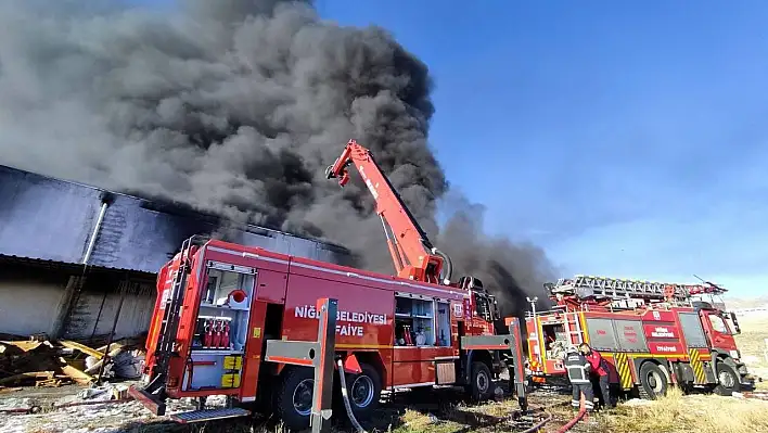 Niğde'de de fabrika yangını söndürüldü