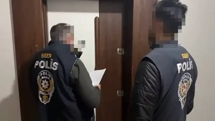 Traktör römorku almaya çalışırken dolandırıldı