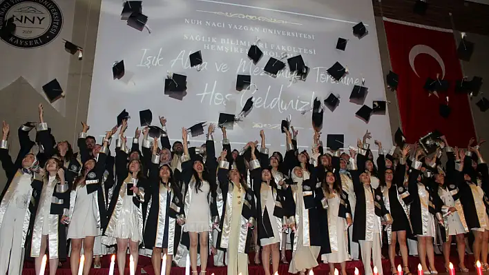 NNYÜ Sağlık Bilimleri Fakültesi'nde mezuniyet coşkusu