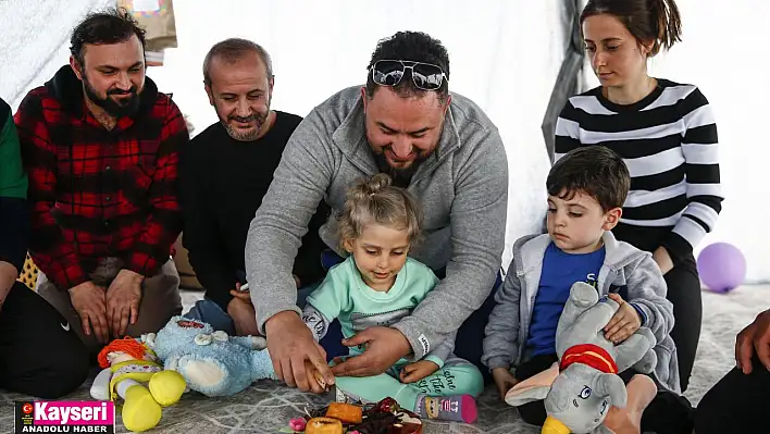 Nurhayat'ın doğum günü pastası Kayseri'den geldi