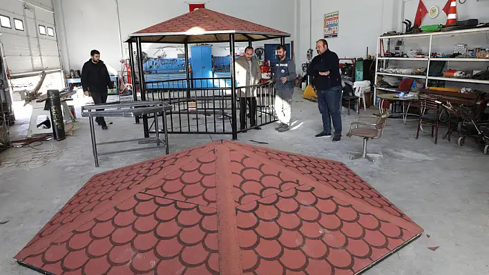 O belediyeden örnek tasarruf: Kamelyaları kendi üretiyor!