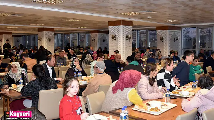 Öğrenci yurtlarında kalan depremzedelerin ilk iftarı