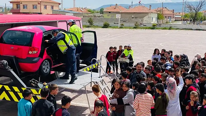 Trafik Şube ekipleri tarafından bilgilendirme