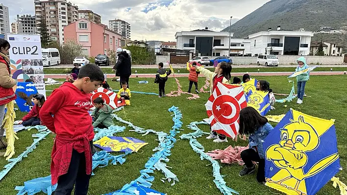 Gökyüzü uçurtmalarla süslendi