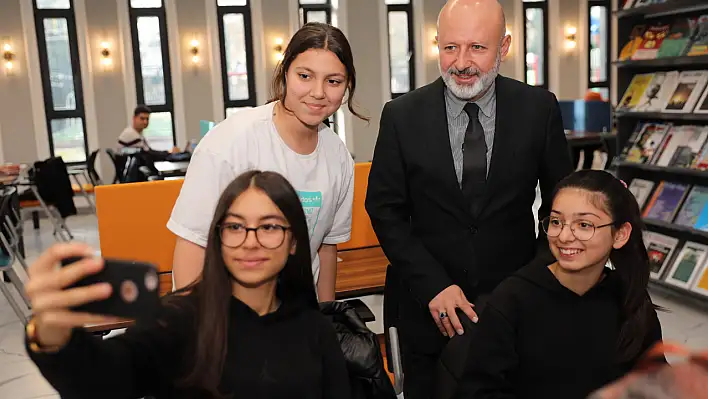 Öğrenciler sessiz ve konforlu ortamda sınavlara hazırlanıyor