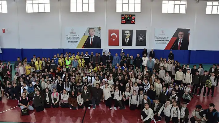 Öğretmenler Günü'nde Tomarza'da kıyasıya yarış