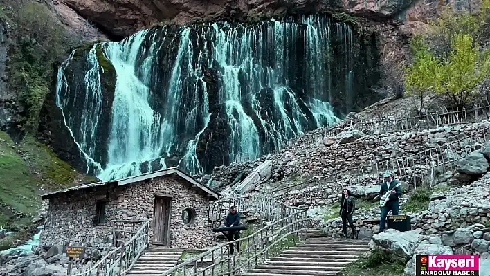 Öğretmenler, kadın kooperatifleri için şarkı besteledi