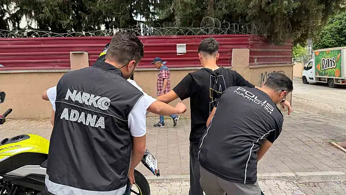 Okul önlerinde uyuşturucu sattılar