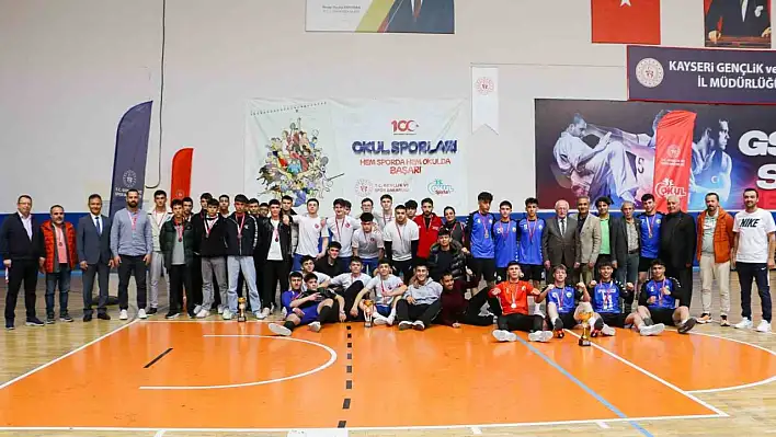 Kayseri'de hentbol heyecanı sona erdi: Şampiyonlar belli oldu