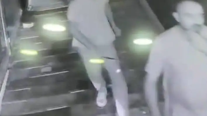 Bıçakla saldırı anı kameralara yansıdı