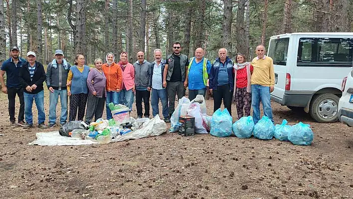Sivas'ta Köylüler Ormanlarını Yangına Karşı Temizliyor