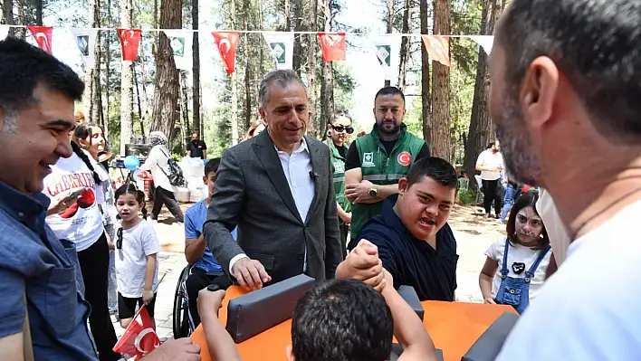 Engelliler aileleriyle piknik yaptı