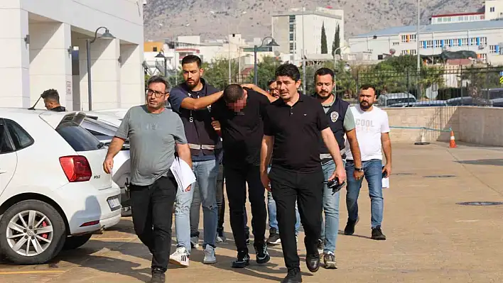 Oto galeriye kurşun yağdı